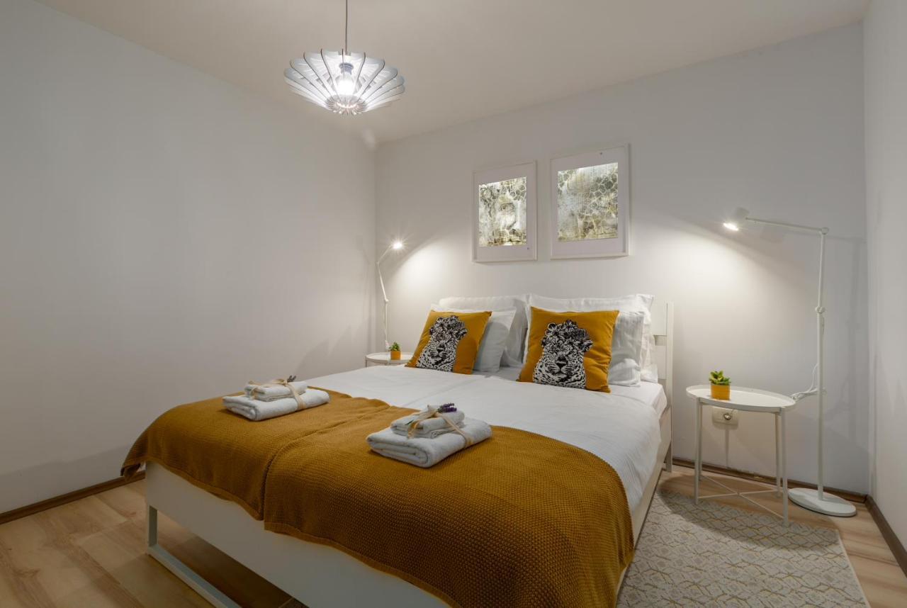 Apartments Agata Novigrad Istria Exterior foto