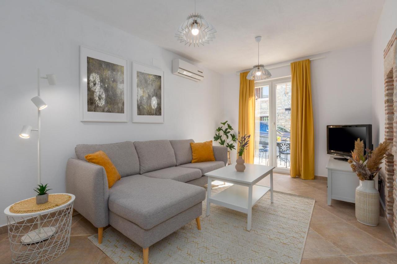 Apartments Agata Novigrad Istria Exterior foto