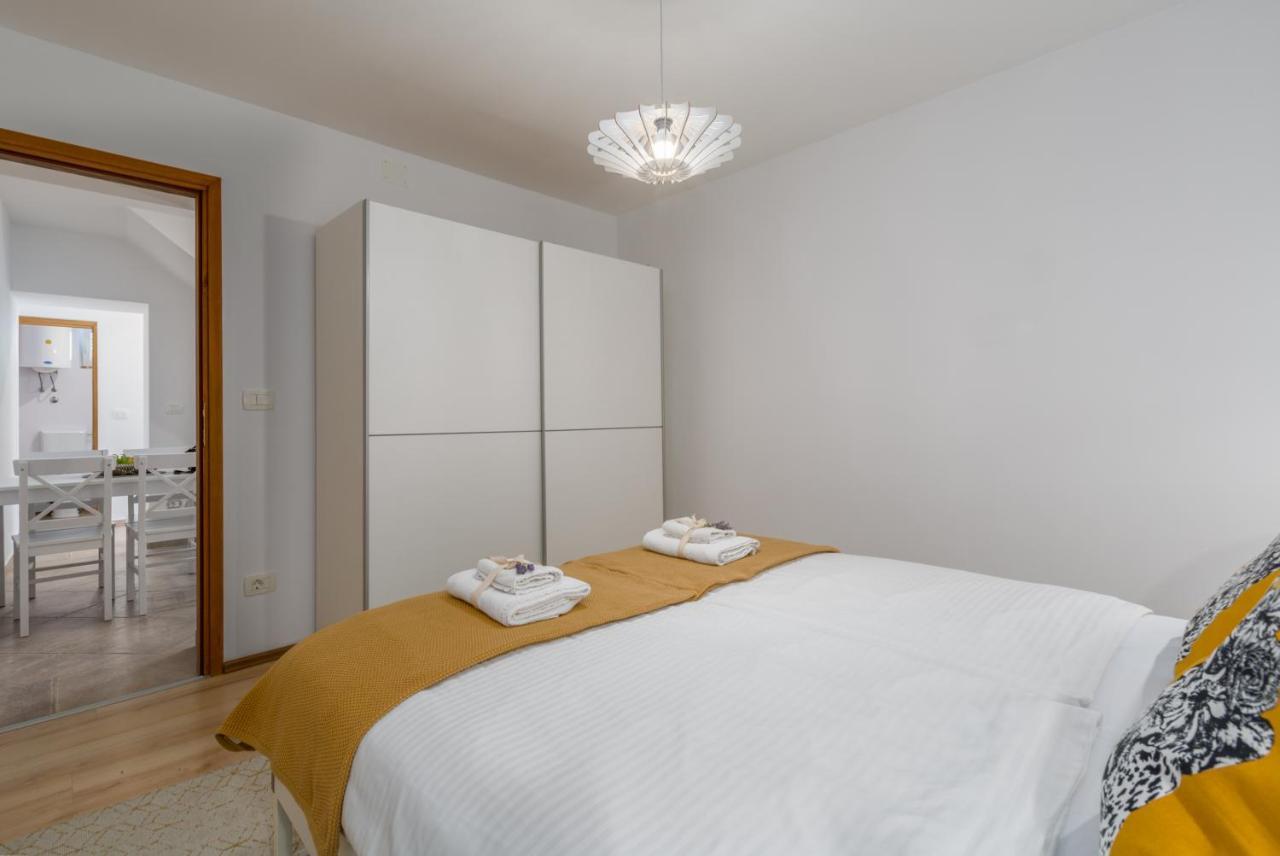 Apartments Agata Novigrad Istria Exterior foto