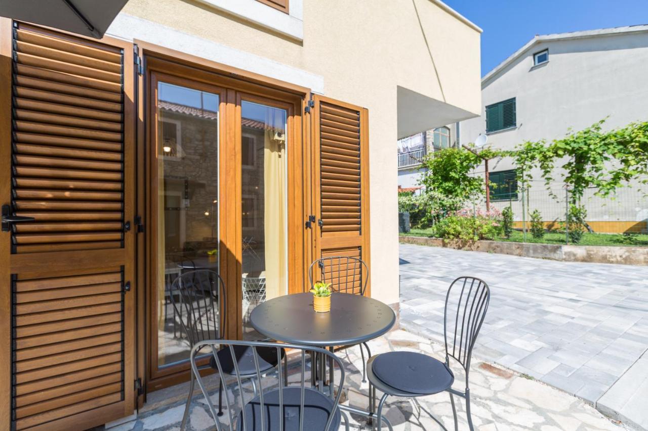 Apartments Agata Novigrad Istria Exterior foto