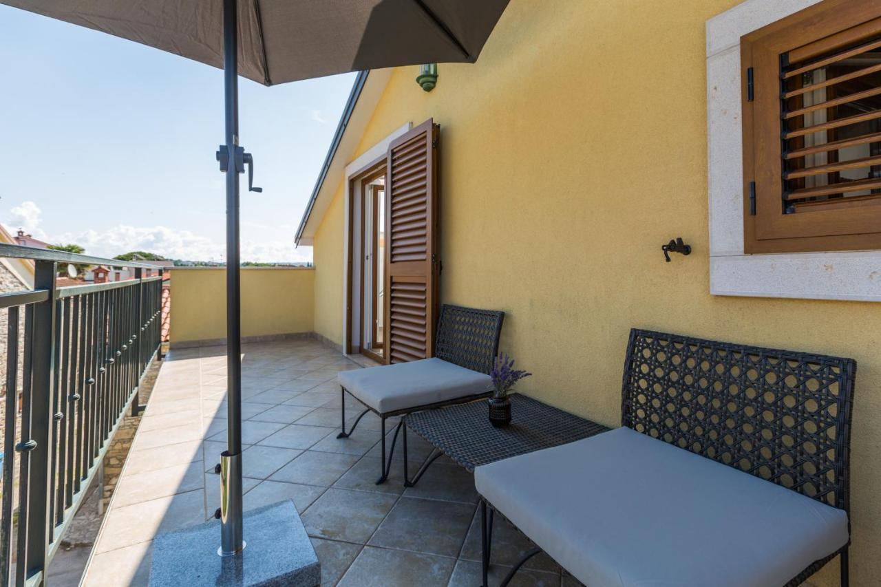 Apartments Agata Novigrad Istria Exterior foto