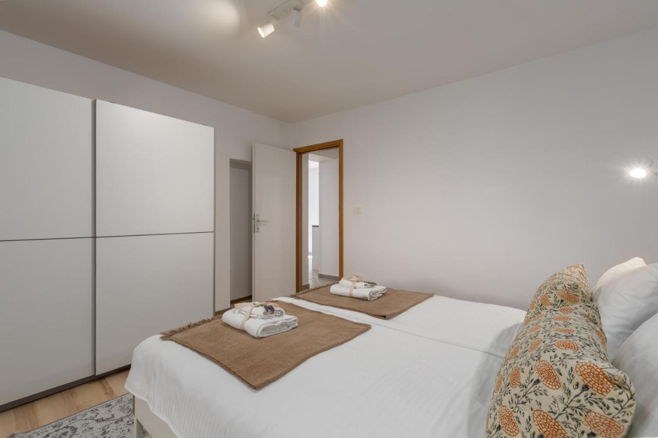 Apartments Agata Novigrad Istria Exterior foto