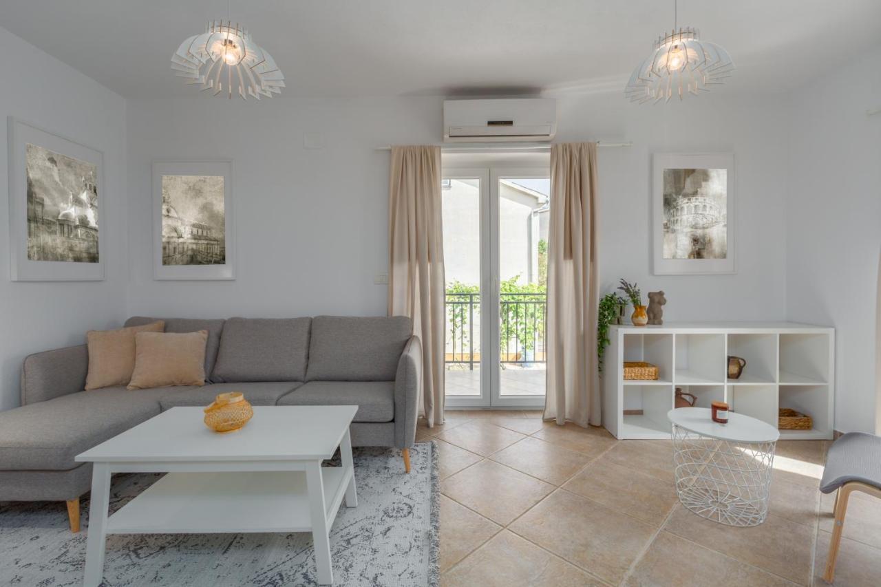 Apartments Agata Novigrad Istria Exterior foto